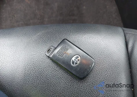 2015 Toyota Rav4 Limited z USA, uszkodzony, nr VIN 2T3DFREV3FW256176